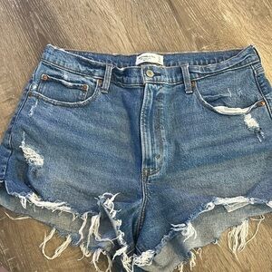 Abercrombie Curve Love, High Rise Cutoff Short